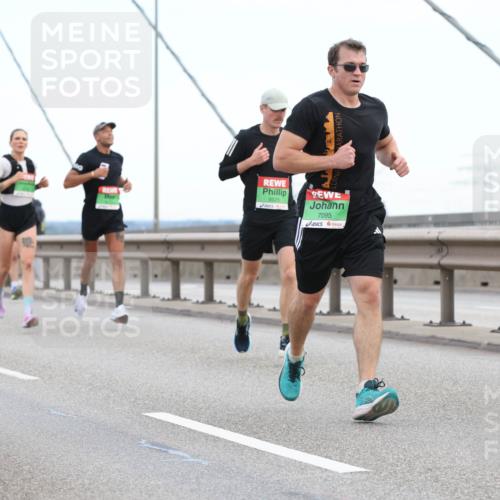 03.10.2025 - Köhlbrandbrückenlauf Lena Gebhardt http://msf.ph/oto/9200034 03.10.2025 15:21:10 Position 1 7021, 9525, 7095 meine-sportfotos.de