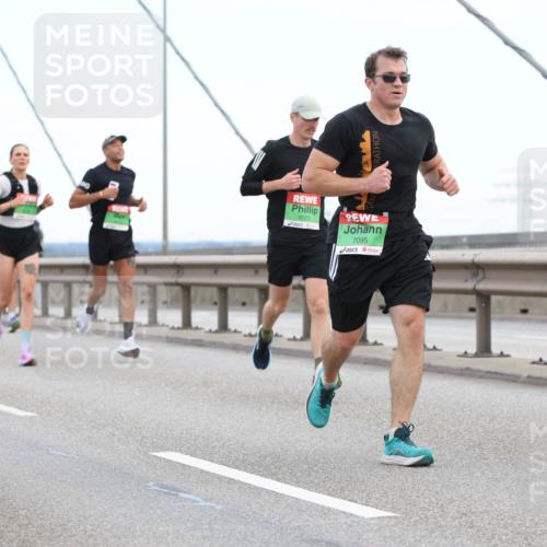 03.10.2025 - Köhlbrandbrückenlauf Lena Gebhardt http://msf.ph/oto/9200035 03.10.2025 15:21:10 Position 1 2021, 9525, 7095 meine-sportfotos.de