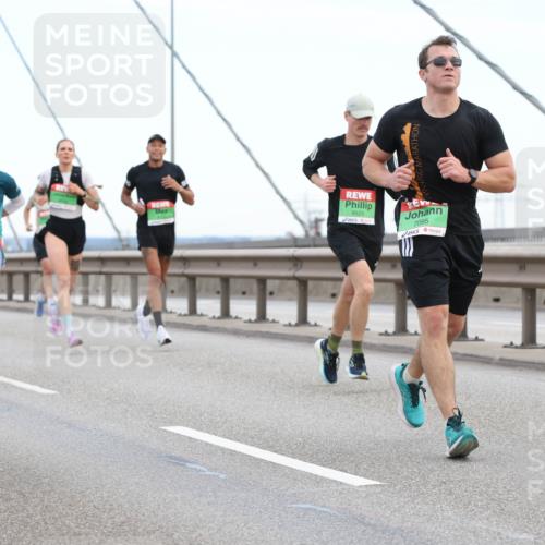 03.10.2025 - Köhlbrandbrückenlauf Lena Gebhardt http://msf.ph/oto/9200036 03.10.2025 15:21:11 Position 1 2025, 9525, 7095 meine-sportfotos.de