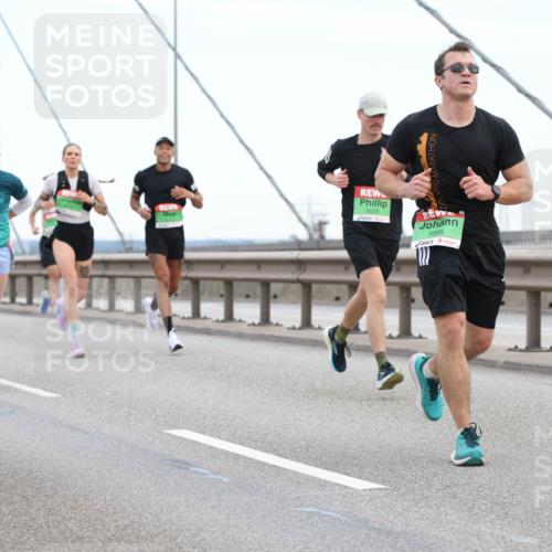 03.10.2025 - Köhlbrandbrückenlauf Lena Gebhardt http://msf.ph/oto/9200037 03.10.2025 15:21:11 Position 1 2025, 9525, 7095 meine-sportfotos.de