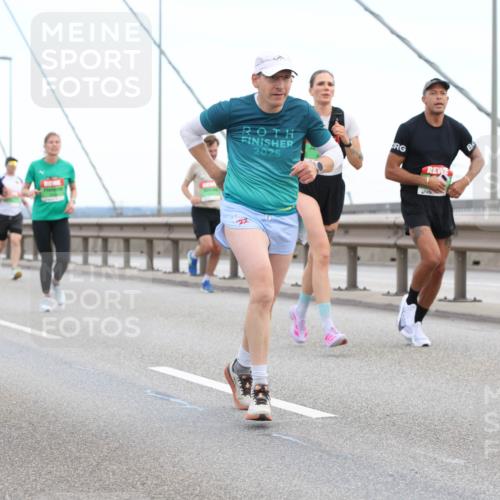 03.10.2025 - Köhlbrandbrückenlauf Lena Gebhardt http://msf.ph/oto/9200045 03.10.2025 15:21:13 Position 1 2025 meine-sportfotos.de