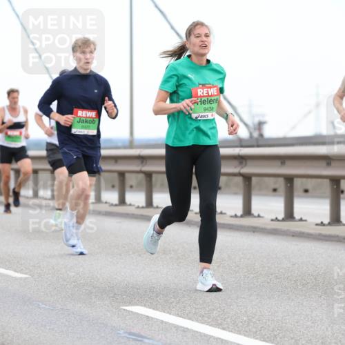 03.10.2025 - Köhlbrandbrückenlauf Lena Gebhardt http://msf.ph/oto/9200049 03.10.2025 15:21:14 Position 1 8920, 9438, 7274 meine-sportfotos.de