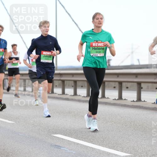 03.10.2025 - Köhlbrandbrückenlauf Lena Gebhardt http://msf.ph/oto/9200050 03.10.2025 15:21:15 Position 1 8920, 9438, 7274 meine-sportfotos.de