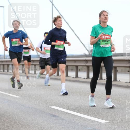 03.10.2025 - Köhlbrandbrückenlauf Lena Gebhardt http://msf.ph/oto/9200053 03.10.2025 15:21:15 Position 1 8920, 9438, 422 meine-sportfotos.de