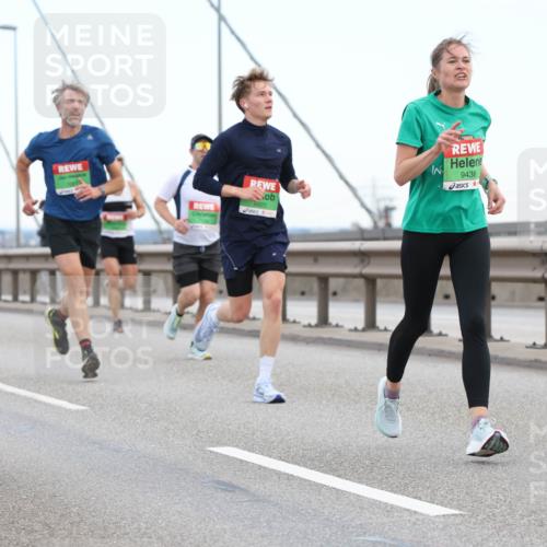 03.10.2025 - Köhlbrandbrückenlauf Lena Gebhardt http://msf.ph/oto/9200054 03.10.2025 15:21:15 Position 1 9438, 7274 meine-sportfotos.de