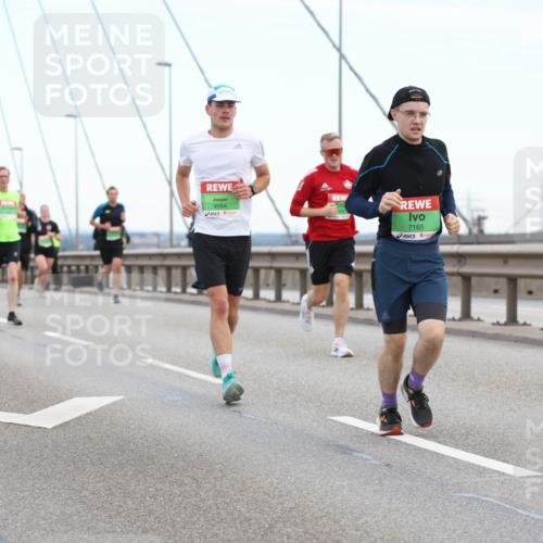 03.10.2025 - Köhlbrandbrückenlauf Lena Gebhardt http://msf.ph/oto/9200072 03.10.2025 15:21:19 Position 1 9664, 7165 meine-sportfotos.de