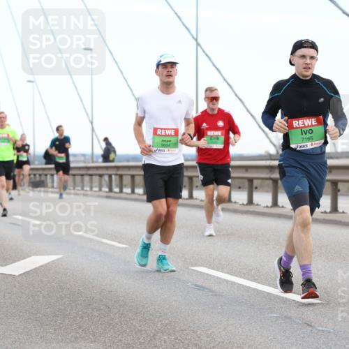 03.10.2025 - Köhlbrandbrückenlauf Lena Gebhardt http://msf.ph/oto/9200073 03.10.2025 15:21:20 Position 1 9664, 7165 meine-sportfotos.de