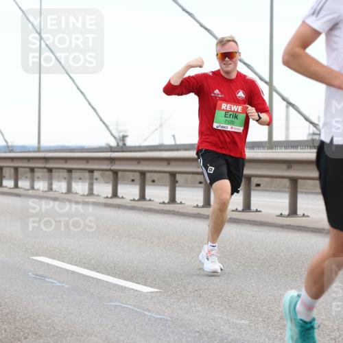 03.10.2025 - Köhlbrandbrückenlauf Lena Gebhardt http://msf.ph/oto/9200078 03.10.2025 15:21:22 Position 1 7120, 9664 meine-sportfotos.de