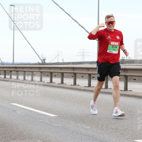 03.10.2025 - Köhlbrandbrückenlauf Lena Gebhardt http://msf.ph/oto/9200079 03.10.2025 15:21:22 Position 1 7120 meine-sportfotos.de