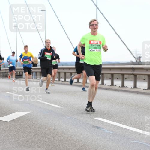 03.10.2025 - Köhlbrandbrückenlauf Lena Gebhardt http://msf.ph/oto/9200083 03.10.2025 15:21:23 Position 1 7092 meine-sportfotos.de
