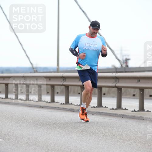 03.10.2025 - Köhlbrandbrückenlauf Lena Gebhardt http://msf.ph/oto/9200103 03.10.2025 15:21:29 Position 1 82 meine-sportfotos.de