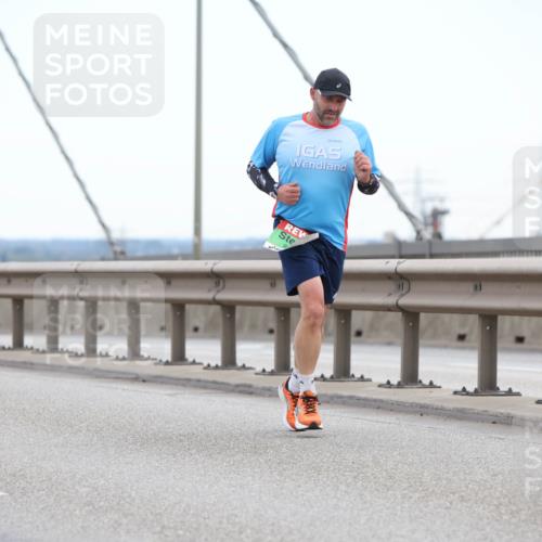 03.10.2025 - Köhlbrandbrückenlauf Lena Gebhardt http://msf.ph/oto/9200104 03.10.2025 15:21:29 Position 1 9582 meine-sportfotos.de