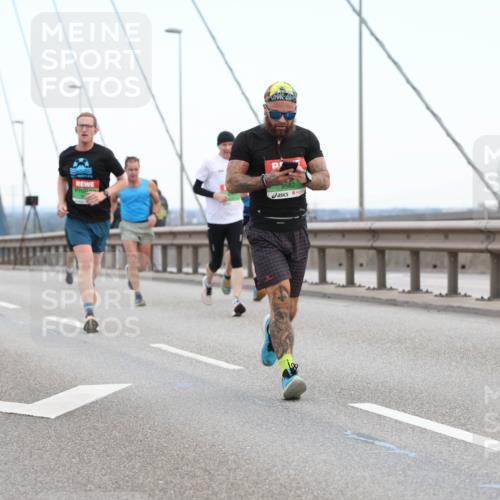 03.10.2025 - Köhlbrandbrückenlauf Lena Gebhardt http://msf.ph/oto/9200105 03.10.2025 15:21:30 Position 1 9582, 91 meine-sportfotos.de