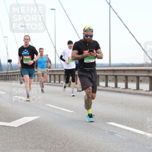 03.10.2025 - Köhlbrandbrückenlauf Lena Gebhardt http://msf.ph/oto/9200106 03.10.2025 15:21:30 Position 1 34, 9582 meine-sportfotos.de