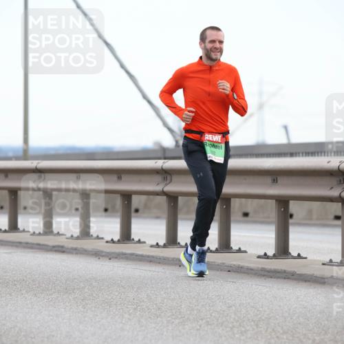 03.10.2025 - Köhlbrandbrückenlauf Lena Gebhardt http://msf.ph/oto/9200129 03.10.2025 15:21:37 Position 1 1202 meine-sportfotos.de
