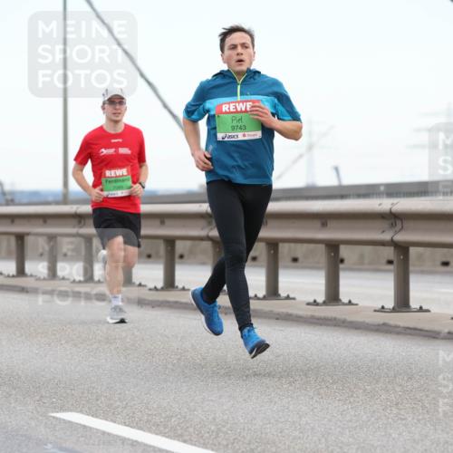 03.10.2025 - Köhlbrandbrückenlauf Lena Gebhardt http://msf.ph/oto/9200130 03.10.2025 15:21:41 Position 1 7089, 9743 meine-sportfotos.de