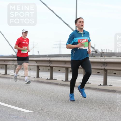 03.10.2025 - Köhlbrandbrückenlauf Lena Gebhardt http://msf.ph/oto/9200132 03.10.2025 15:21:42 Position 1 0743 meine-sportfotos.de