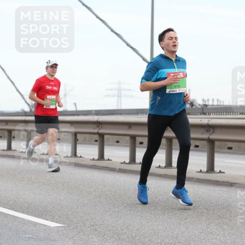03.10.2025 - Köhlbrandbrückenlauf Lena Gebhardt http://msf.ph/oto/9200133 03.10.2025 15:21:42 Position 1 9743 meine-sportfotos.de