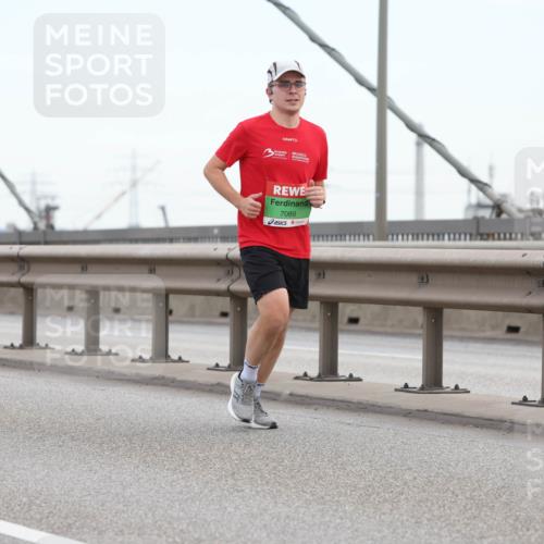 03.10.2025 - Köhlbrandbrückenlauf Lena Gebhardt http://msf.ph/oto/9200134 03.10.2025 15:21:43 Position 1 7089 meine-sportfotos.de