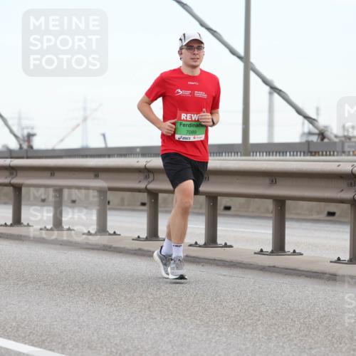 03.10.2025 - Köhlbrandbrückenlauf Lena Gebhardt http://msf.ph/oto/9200135 03.10.2025 15:21:43 Position 1 7089 meine-sportfotos.de