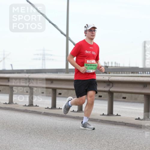 03.10.2025 - Köhlbrandbrückenlauf Lena Gebhardt http://msf.ph/oto/9200136 03.10.2025 15:21:43 Position 1 7089 meine-sportfotos.de