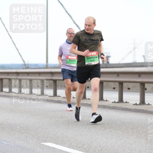 03.10.2025 - Köhlbrandbrückenlauf Lena Gebhardt http://msf.ph/oto/9200137 03.10.2025 15:21:45 Position 1 21, 0975, 7121, 9087 meine-sportfotos.de