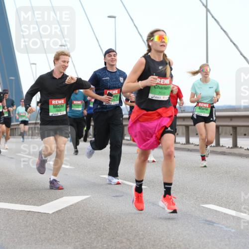 03.10.2025 - Köhlbrandbrückenlauf Lena Gebhardt http://msf.ph/oto/9200139 03.10.2025 15:21:50 Position 1 7520, 7555, 7271 meine-sportfotos.de