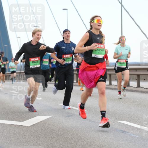 03.10.2025 - Köhlbrandbrückenlauf Lena Gebhardt http://msf.ph/oto/9200140 03.10.2025 15:21:50 Position 1 7520, 7555, 7575 meine-sportfotos.de