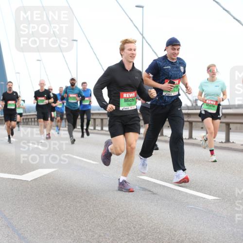 03.10.2025 - Köhlbrandbrückenlauf Lena Gebhardt http://msf.ph/oto/9200145 03.10.2025 15:21:51 Position 1 7520, 7271, 7555 meine-sportfotos.de