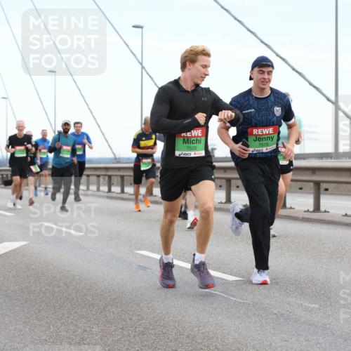 03.10.2025 - Köhlbrandbrückenlauf Lena Gebhardt http://msf.ph/oto/9200148 03.10.2025 15:21:52 Position 1 7520, 7575 meine-sportfotos.de