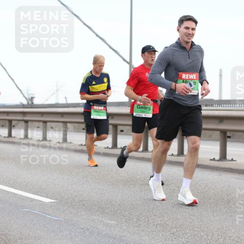 03.10.2025 - Köhlbrandbrückenlauf Lena Gebhardt http://msf.ph/oto/9200156 03.10.2025 15:21:54 Position 1 7261 meine-sportfotos.de