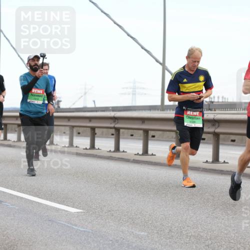 03.10.2025 - Köhlbrandbrückenlauf Lena Gebhardt http://msf.ph/oto/9200158 03.10.2025 15:21:54 Position 1 7276, 7016, 9086, 7261 meine-sportfotos.de