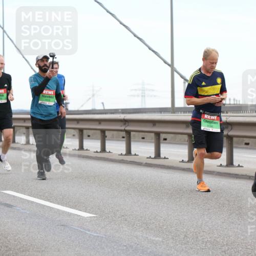 03.10.2025 - Köhlbrandbrückenlauf Lena Gebhardt http://msf.ph/oto/9200159 03.10.2025 15:21:54 Position 1 7182, 7276, 7016, 9086, 7261 meine-sportfotos.de