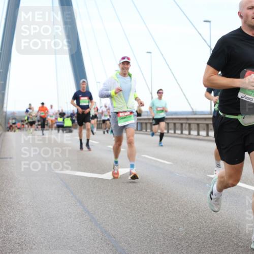 03.10.2025 - Köhlbrandbrückenlauf Lena Gebhardt http://msf.ph/oto/9200170 03.10.2025 15:21:57 Position 1 7737 meine-sportfotos.de