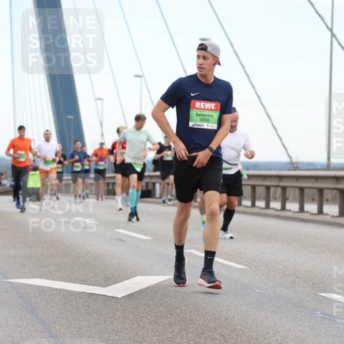 03.10.2025 - Köhlbrandbrückenlauf Lena Gebhardt http://msf.ph/oto/9200177 03.10.2025 15:21:59 Position 1 9668, 7083 meine-sportfotos.de