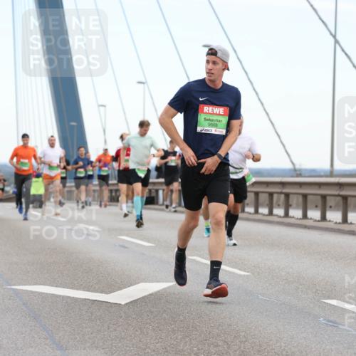 03.10.2025 - Köhlbrandbrückenlauf Lena Gebhardt http://msf.ph/oto/9200178 03.10.2025 15:21:59 Position 1 9668, 7083 meine-sportfotos.de