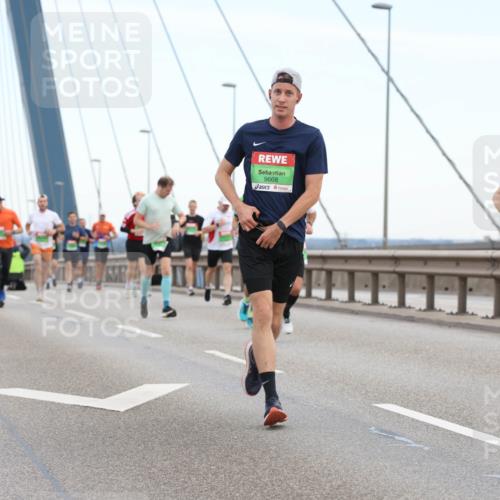 03.10.2025 - Köhlbrandbrückenlauf Lena Gebhardt http://msf.ph/oto/9200179 03.10.2025 15:22:00 Position 1 9668, 7083 meine-sportfotos.de