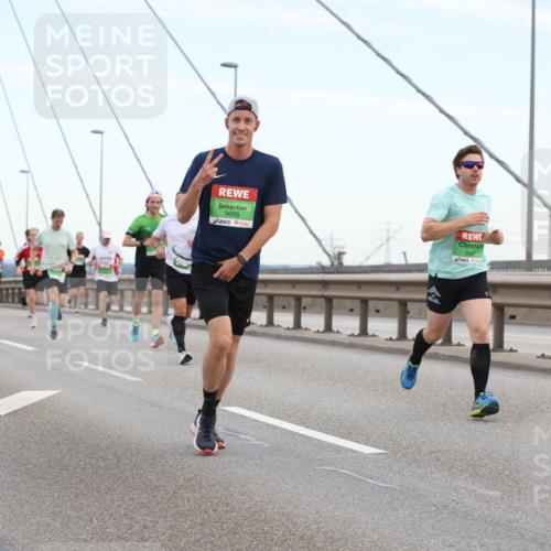 03.10.2025 - Köhlbrandbrückenlauf Lena Gebhardt http://msf.ph/oto/9200180 03.10.2025 15:22:00 Position 1 9668, 7063 meine-sportfotos.de