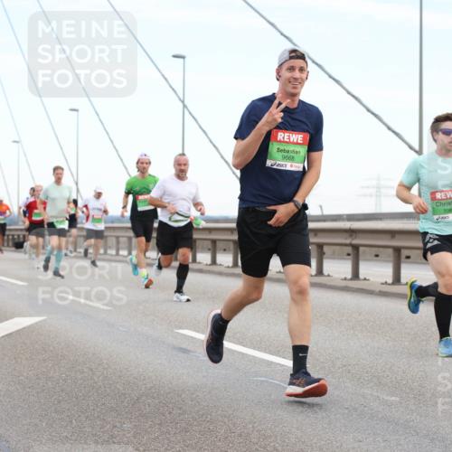 03.10.2025 - Köhlbrandbrückenlauf Lena Gebhardt http://msf.ph/oto/9200182 03.10.2025 15:22:01 Position 1 9668, 7083 meine-sportfotos.de