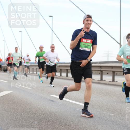 03.10.2025 - Köhlbrandbrückenlauf Lena Gebhardt http://msf.ph/oto/9200183 03.10.2025 15:22:01 Position 1 9668, 7083 meine-sportfotos.de
