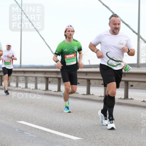 03.10.2025 - Köhlbrandbrückenlauf Lena Gebhardt http://msf.ph/oto/9200187 03.10.2025 15:22:02 Position 1 7132 meine-sportfotos.de
