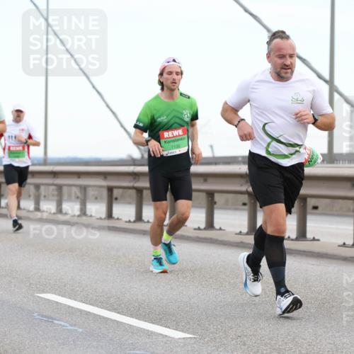 03.10.2025 - Köhlbrandbrückenlauf Lena Gebhardt http://msf.ph/oto/9200188 03.10.2025 15:22:02 Position 1 7132 meine-sportfotos.de