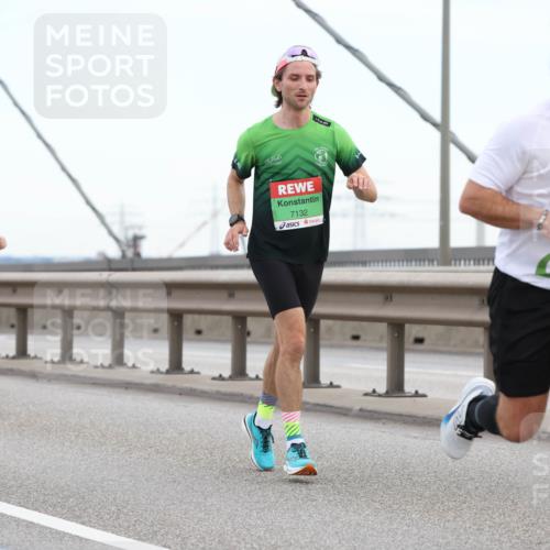 03.10.2025 - Köhlbrandbrückenlauf Lena Gebhardt http://msf.ph/oto/9200189 03.10.2025 15:22:03 Position 1 7132 meine-sportfotos.de