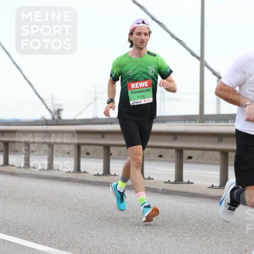 03.10.2025 - Köhlbrandbrückenlauf Lena Gebhardt http://msf.ph/oto/9200190 03.10.2025 15:22:03 Position 1 7132 meine-sportfotos.de