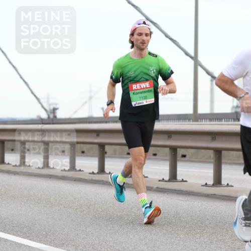 03.10.2025 - Köhlbrandbrückenlauf Lena Gebhardt http://msf.ph/oto/9200191 03.10.2025 15:22:03 Position 1 7132 meine-sportfotos.de