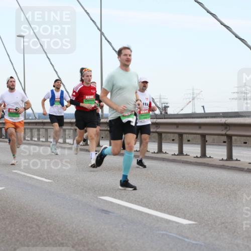 03.10.2025 - Köhlbrandbrückenlauf Lena Gebhardt http://msf.ph/oto/9200193 03.10.2025 15:22:04 Position 1  meine-sportfotos.de