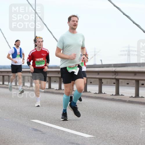 03.10.2025 - Köhlbrandbrückenlauf Lena Gebhardt http://msf.ph/oto/9200197 03.10.2025 15:22:04 Position 1 9182, 7225 meine-sportfotos.de