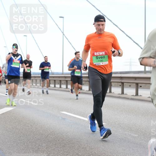 03.10.2025 - Köhlbrandbrückenlauf Lena Gebhardt http://msf.ph/oto/9200207 03.10.2025 15:22:08 Position 1 7180, 7614 meine-sportfotos.de