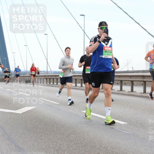03.10.2025 - Köhlbrandbrückenlauf Lena Gebhardt http://msf.ph/oto/9200210 03.10.2025 15:22:10 Position 1 9240 meine-sportfotos.de