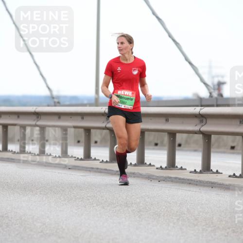 03.10.2025 - Köhlbrandbrückenlauf Lena Gebhardt http://msf.ph/oto/9200222 03.10.2025 15:22:14 Position 1 7262 meine-sportfotos.de